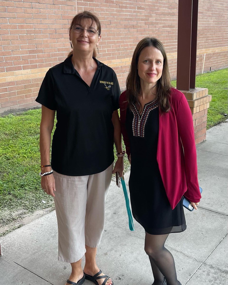 Spirit Friday in the HIVE!!! <a href="/SDHCMagnet/">HCPS Magnet Schools and Programs</a> <a href="/HillsboroughSch/">Hillsborough Schools</a> @VanAyres412 <a href="/AddisonGDavis/">Addison Davis</a>