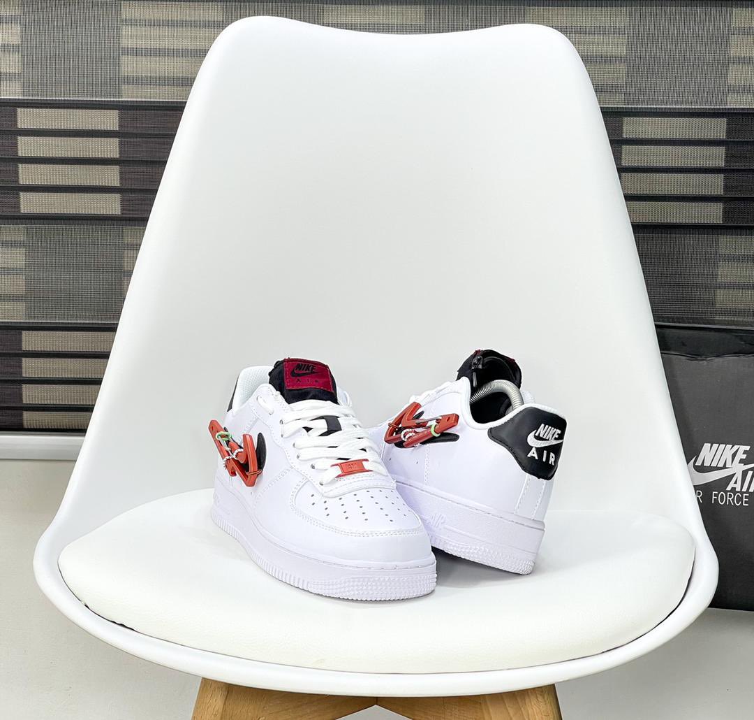 *NIKE AIR FORCE 1 ‘07 CARABINER SWOOSH “WHITE HABANERO RED” * NOW AVAILABLE IN STORE‼️

👟: *39 - 45*

🏷: *₦30,000

‼️ #LEIMUN Happy New Month Davido Ice Prince ‼️