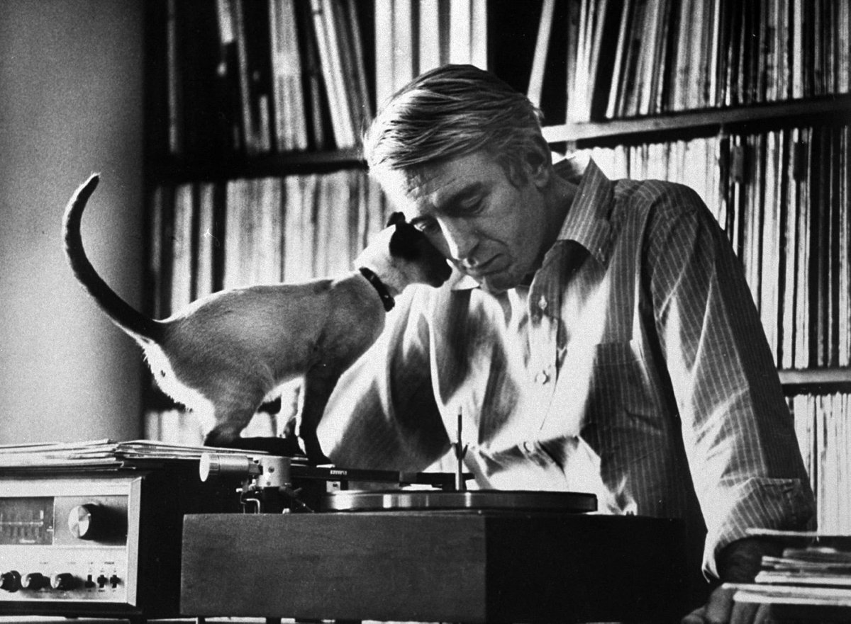 allancarpenter's tweet photo. Listening to Decoder Ring’s compelling episode on Rod McKuen. It’s fascinating how famous folks can go from omnipresence to utter obscurity. He was everywhere when I was a kid, but who listens to the warm in 2022? @andyzax @dankois @SlatePodcasts #rodmckuen #1970s #decoderring https://t.co/jj1pJ8E69D