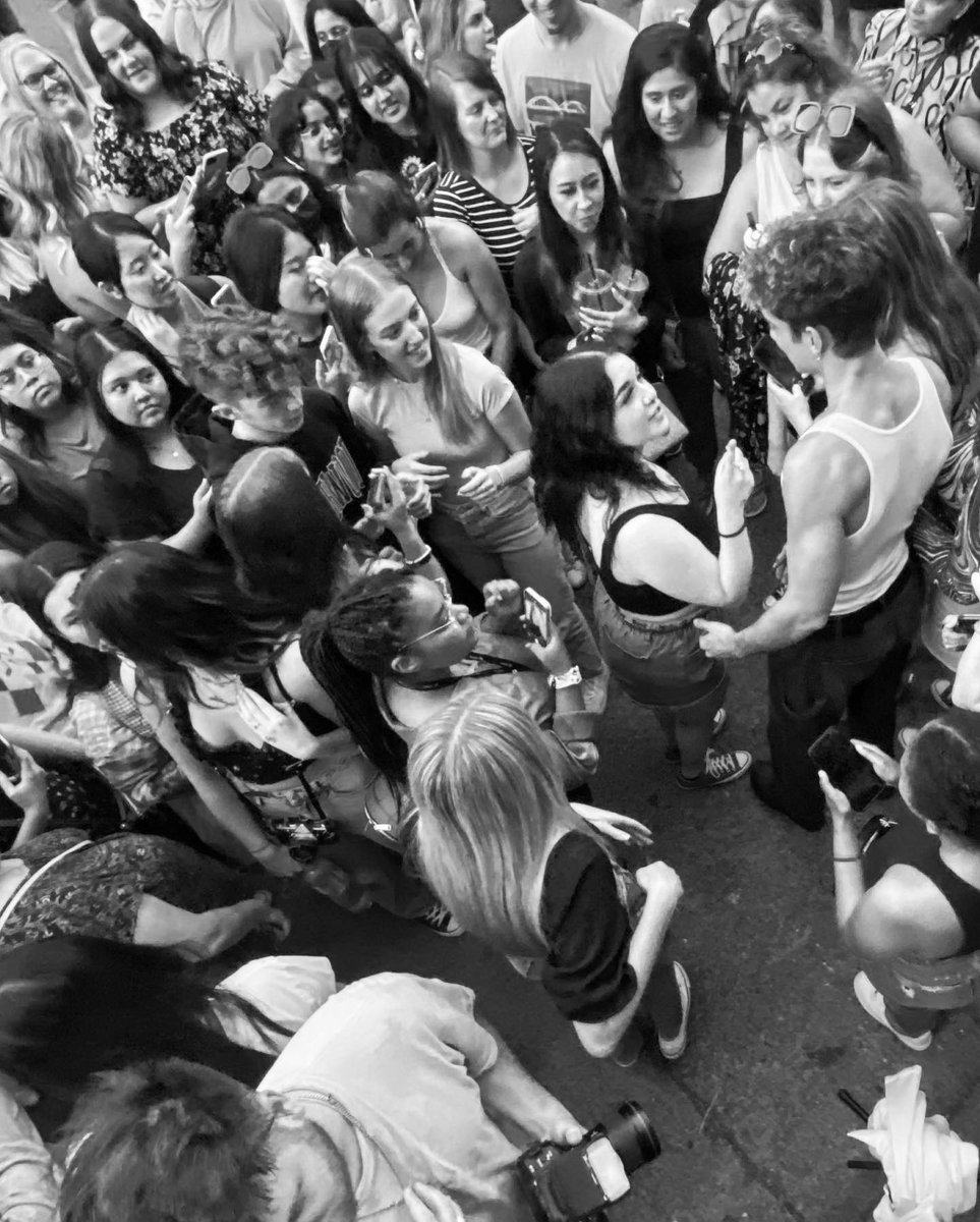 SeaveyDaniel's tweet photo. love you all so much 💟🤍💚💕 https://t.co/q2B8cy8kuF