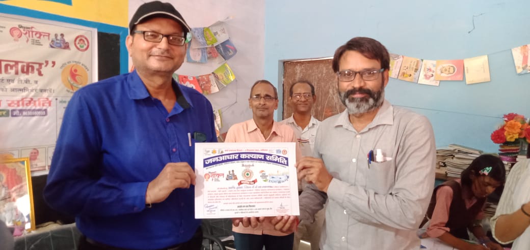 DDSavingsAgra's tweet image. I also honored teachers #forenvironment &amp;amp; two officers for their unique work to #EndTuberculosis.