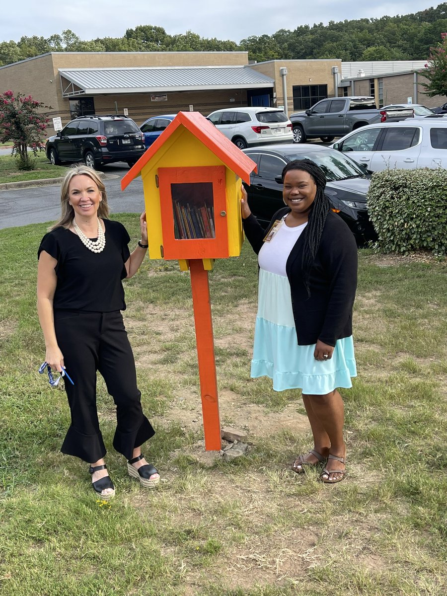 We want to give a big THANK YOU to West Little Rock Rotary for donating us our FIRST neighborhood library! #terrytigers #hearusROAR🐾 @DrJermallWright @PamelaSmithLR @lrsd @LoringShay 🐯💙