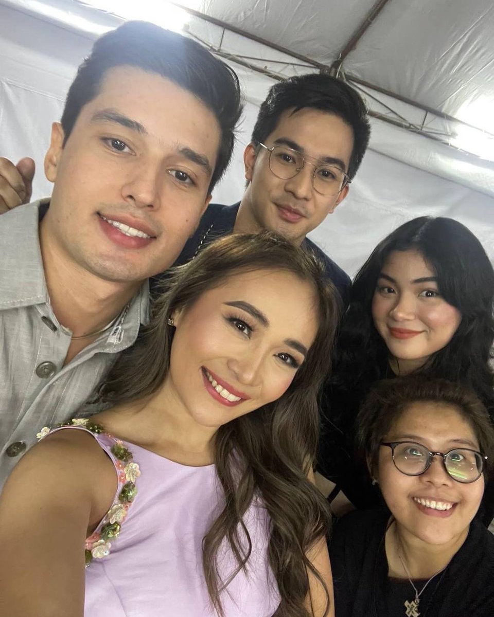 TeamIsabelOFC's tweet photo. Adult Kumunity represent at #KumuIs4UConcert 💎❤️✨

@isabellaohoo @LazizRustamoov @sehamburger @zachrguerrero @margharhette @kumuPH 

Isabel Laohoo | #IsabelLaohoo https://t.co/IKsKxwiEs4