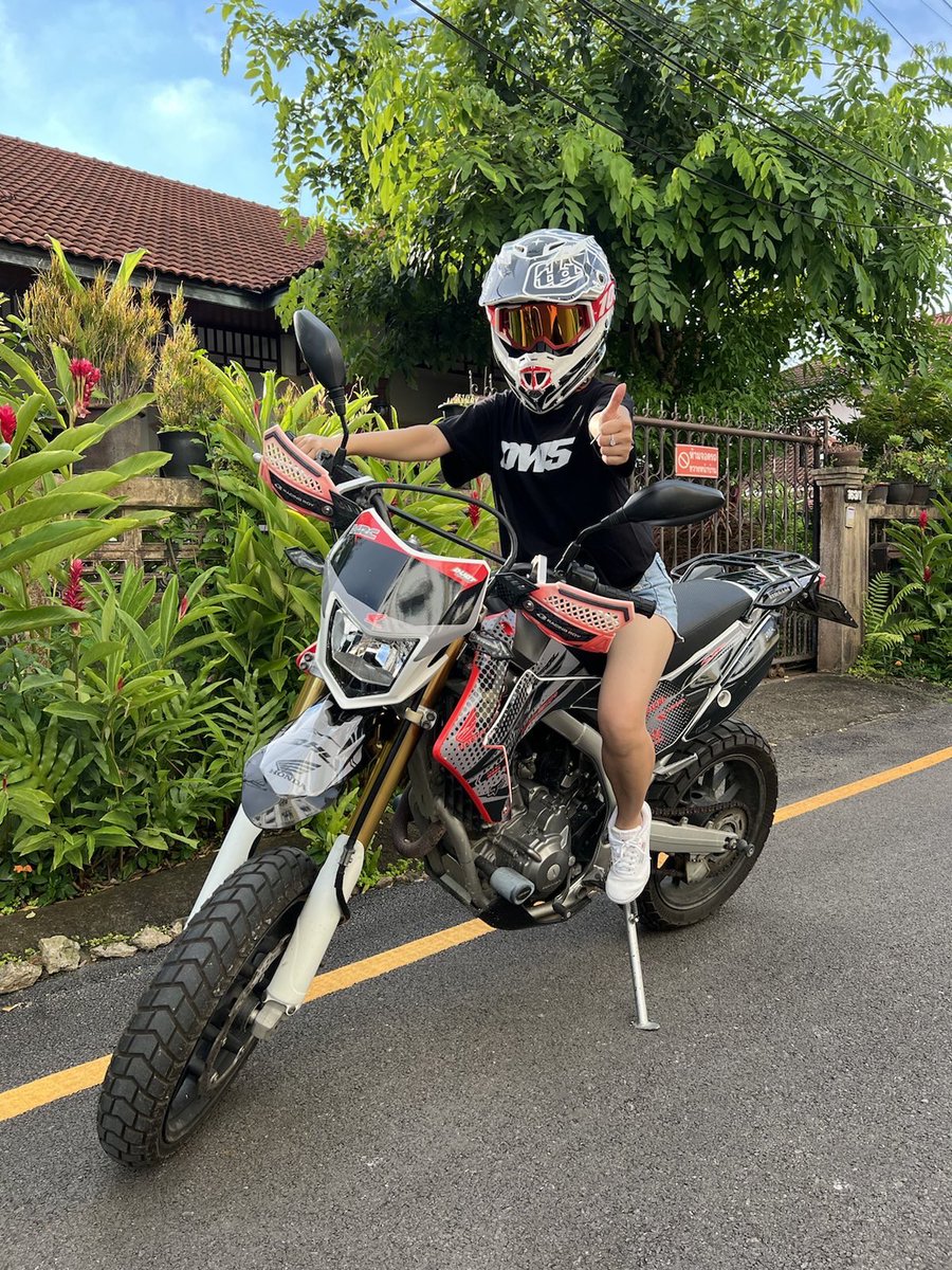 GregsBigMouth's tweet photo. Team @DeanWilson15 DW15 out here in Chiang Mai, Thailand #Deano #Chiangmai #DW15 #Thailand https://t.co/gTWixzsLoD