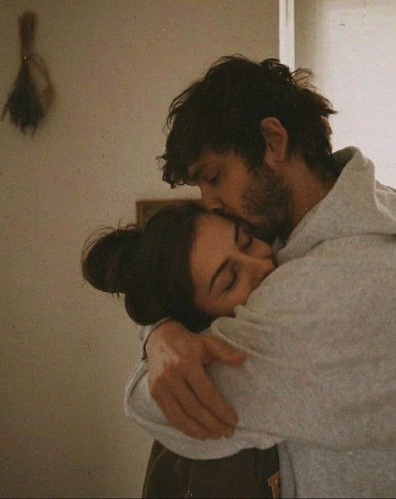 هاٺ لي حضنك اكتفينا رسايل .💕

   #