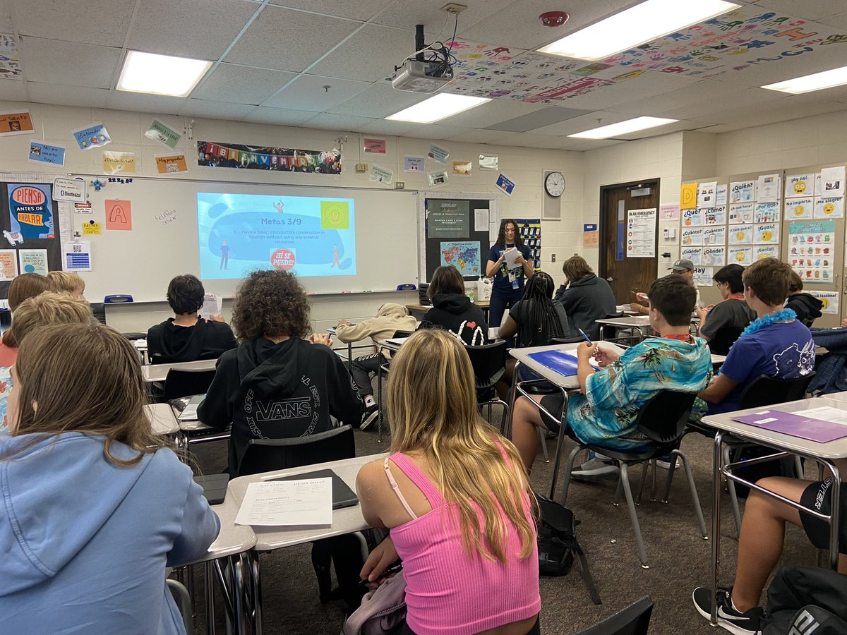 ErinDeLuga's tweet photo. Estaciones en Senora Katter’s clase! Me encanta participar! Via Osos! #BettertogetherD95 #GoBears @Mr_Shifley @GabrielaM_D95 @GalltKelley @KatterElise https://t.co/HzuY2q3rKC