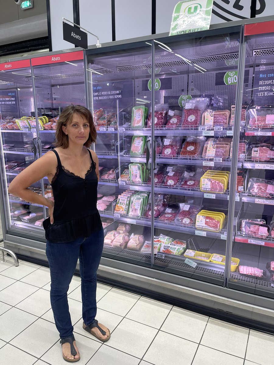 BPrisse's tweet photo. Toujours plus proche de nos éleveurs locaux. C’est avec plaisir que dès aujourd’hui nous proposons une gamme bio et locale à nos clients en provenance de la Ferme du Mont Rouge. @ULesCommercants @InterbevBFC @schelcher @MarineSECKLER @JeunesAgri71 #ultralocal #viandefrancaise https://t.co/ChIPB5hF5u