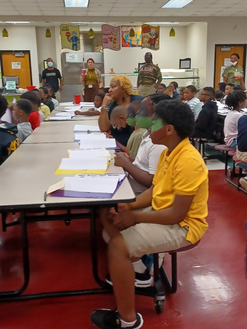 curtiswright72's tweet photo. During our First Student Data meeting @PeytonForestES the students and the staff was all lit and ready to take accountability for improving test scores. @FBlankenshipWSB #WeCanWeWll @levarburton @GMA https://t.co/04lsFR3WNa