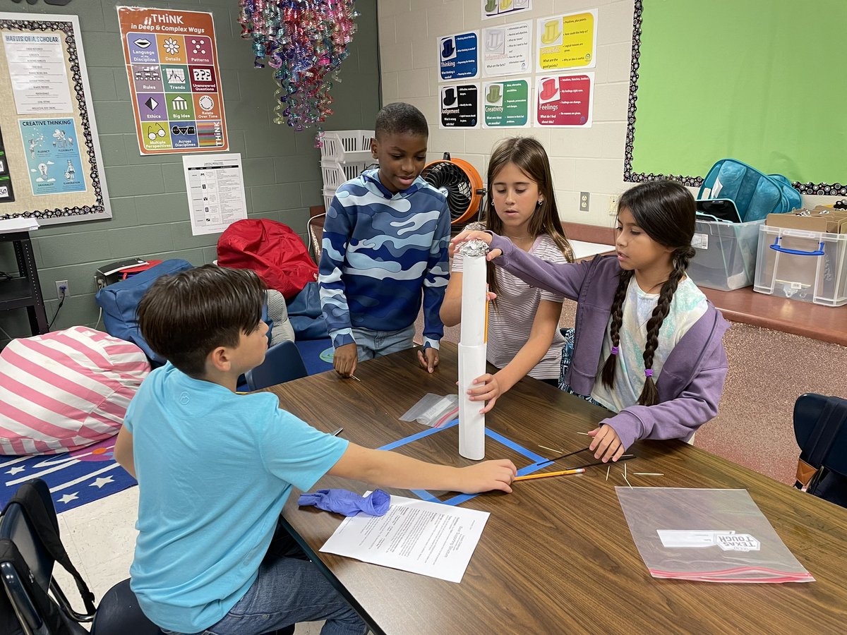 BriscoeGT_Cedio's tweet photo. @NISDBriscoe Innovative Thinkers 1 students are collaborating, communicating, problem solving, critically and creatively thinking, engineering and so much more! #InstantChallenge #LearnerProfile @NISDGTAA @IDODI https://t.co/AlATmritVV
