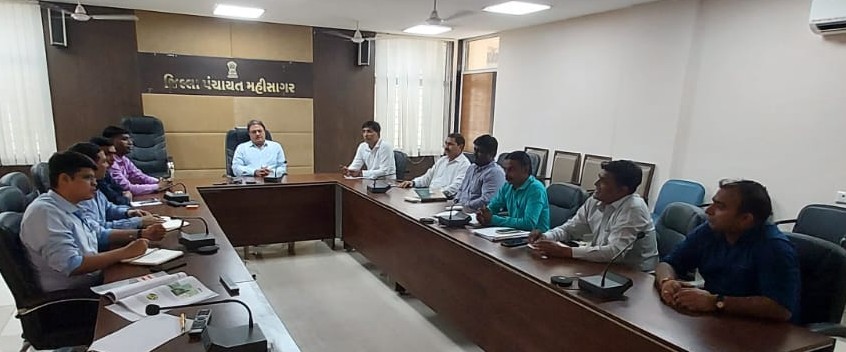 To identify the district skill gap under <a href="/MSDESkillIndia/">Skill India</a>'s proposed initiative #VillageEngineers for tribal youth, the meeting was conducted with officials of Mahisagar district, #MGNF and <a href="/IIMAhmedabad/">IIM Ahmedabad</a>'s <a href="/akashahofficial/">Akash Shah</a>.
 <a href="/Rajeev_GoI/">Rajeev Chandrasekhar (Parody)</a> @NSDCINDIA <a href="/lalit_sihu/">Lalit Narayan Singh</a> <a href="/GujaratSkill/">NSDC_Gujarat&DDNH(UT)</a>