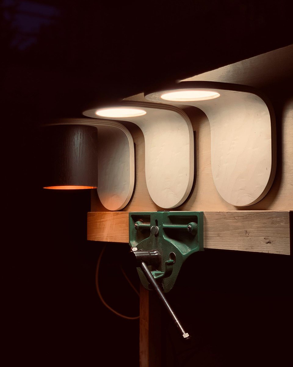 OLEDWorks's tweet photo. Luminaire design and 📷: @MRandallDesign 

Beautiful, in-progress fixtures incorporating our #OLEDlight engines. Their soft and warm glow is so inviting! 🌟 #designwithlight https://t.co/lEGnSLxUrM