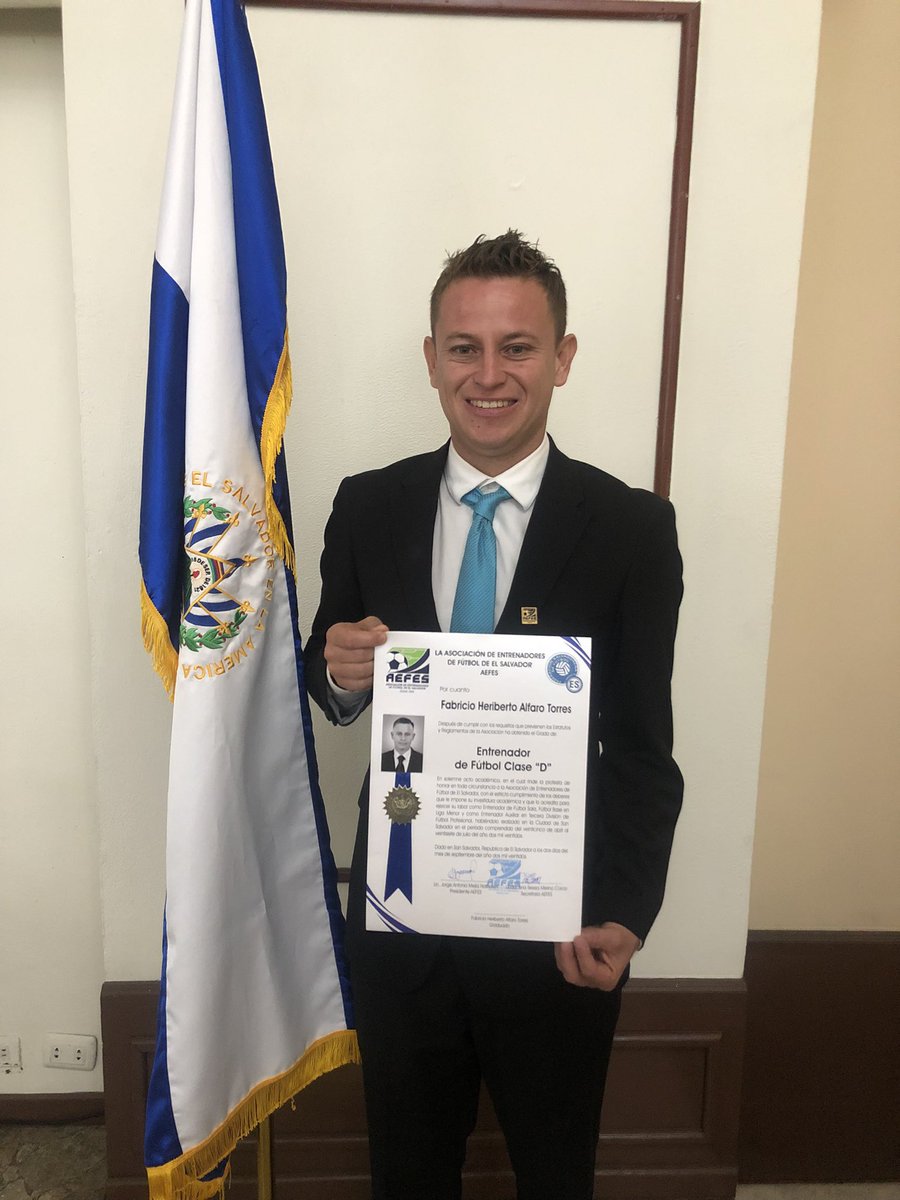 Otro logro más gracias a Dios es importante seguir preparándose para la vida, que mejor que en esto que me apasiona y poder servirle a las nuevas generaciones en su formación y desarrollo.