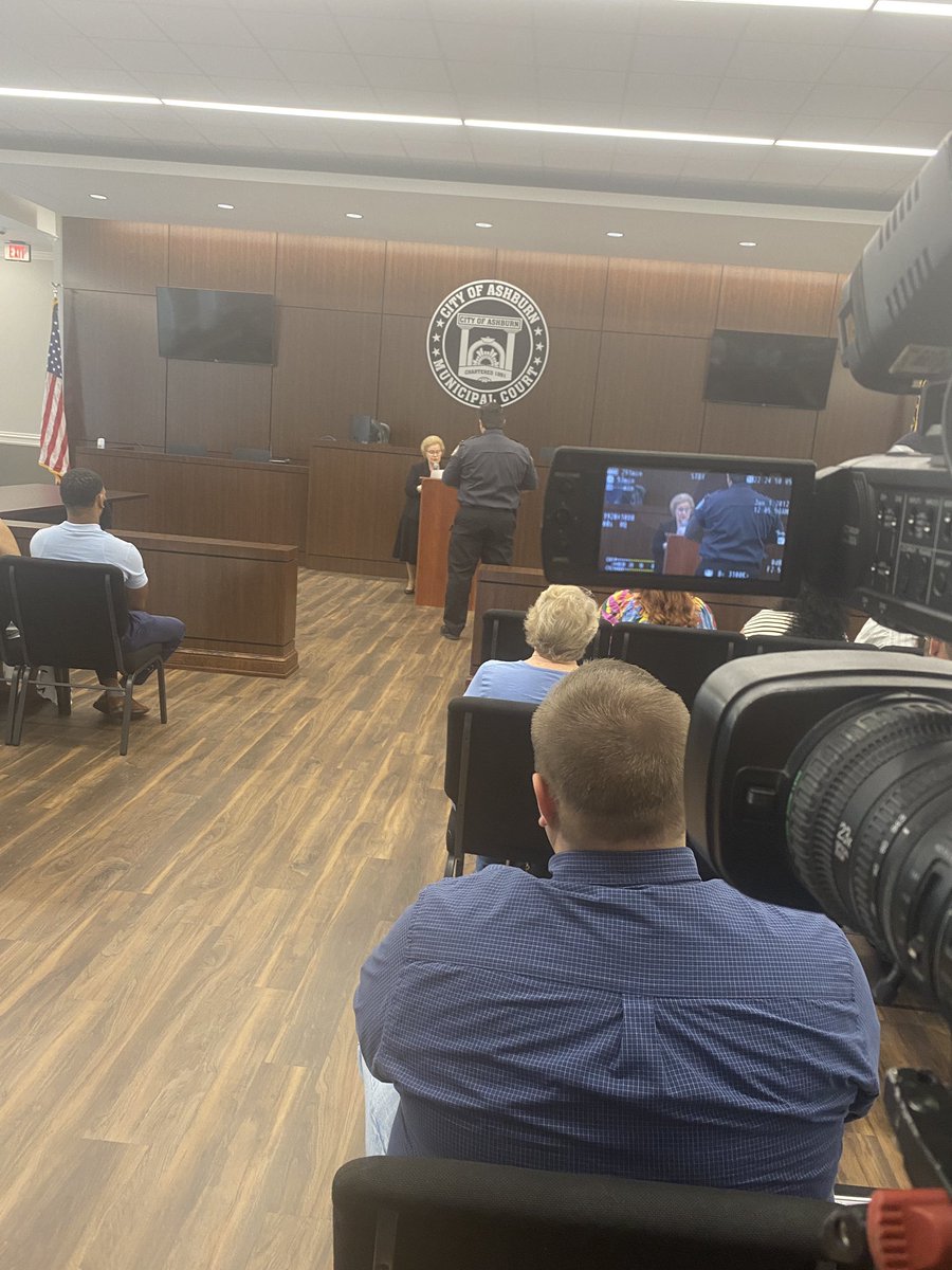 bordanaro_wx's tweet photo. I fully endorse the water fountain in Ashburn’s new Municipal Court… I was there for the swearing in of the new police chief, Richard Purvis. On WALB News 10 at 4/5 find out his goals with his new position. #walb #ashburn https://t.co/low0sXHHO5