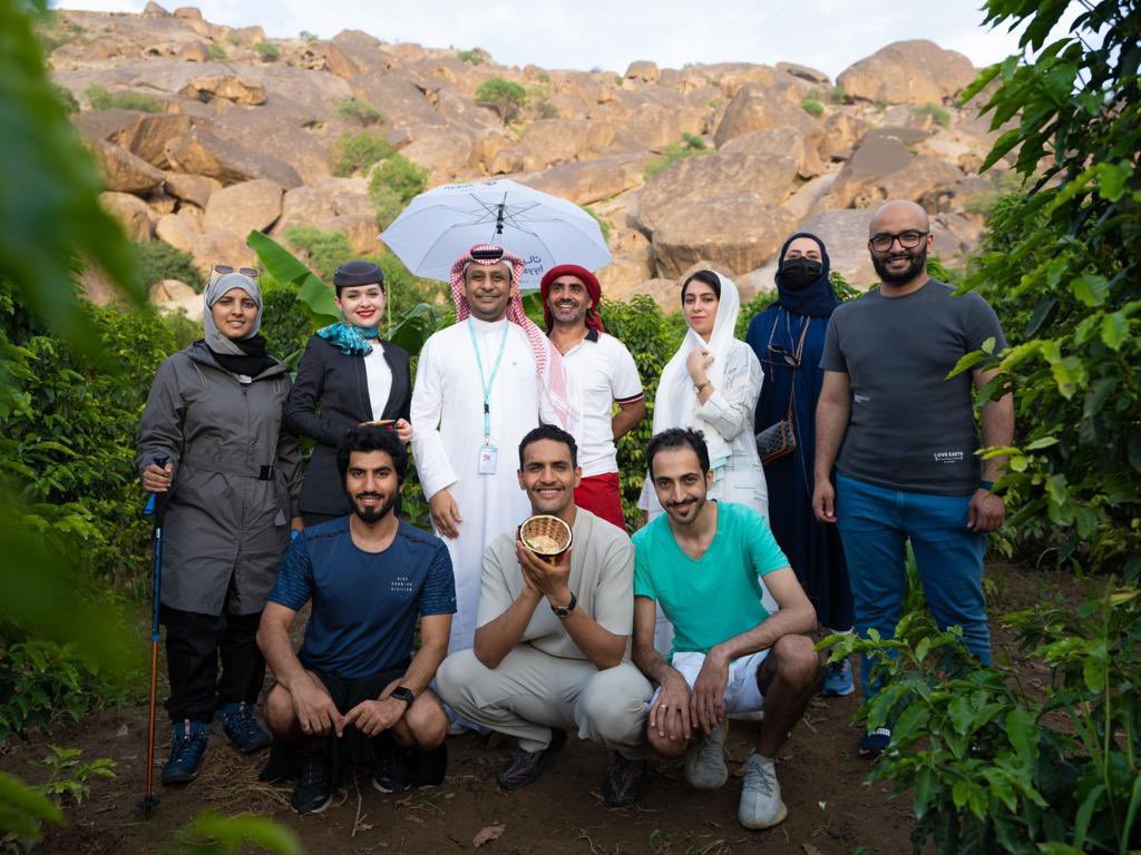 sabqorg's tweet photo. برعاية "طيران ناس" وبتعاون مع وقف "خير السعودية" طائرة "القهوة السعودية" تهبط بالباحة في رحلة سياحية تنموية للتعريف بمزارع البُن. https://t.co/jL4LrHsGVR