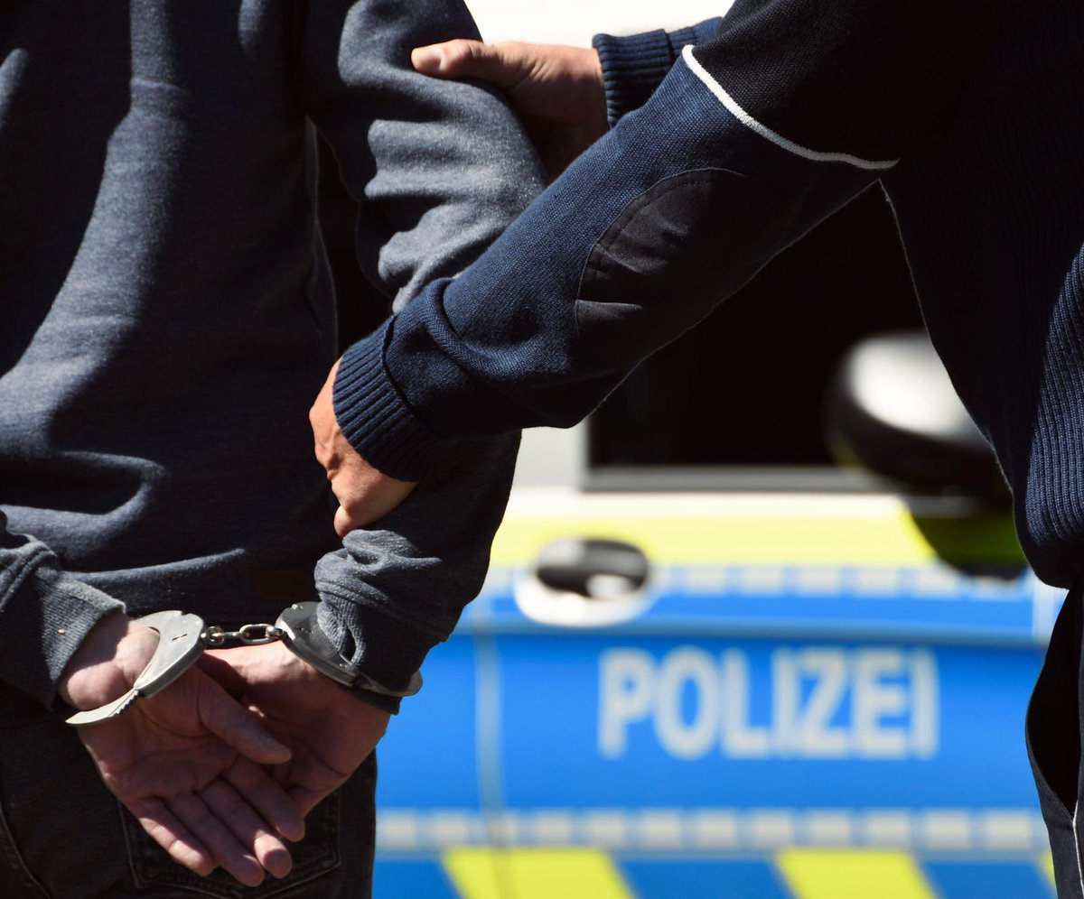 +++ Tatverdächtiger nach brutalem Übergriff auf CSD-Versammlung festgenommen +++
Mehr:
muenster.polizei.nrw/presse/tatverd…
#PolizeiMünster #PolizeiNRW