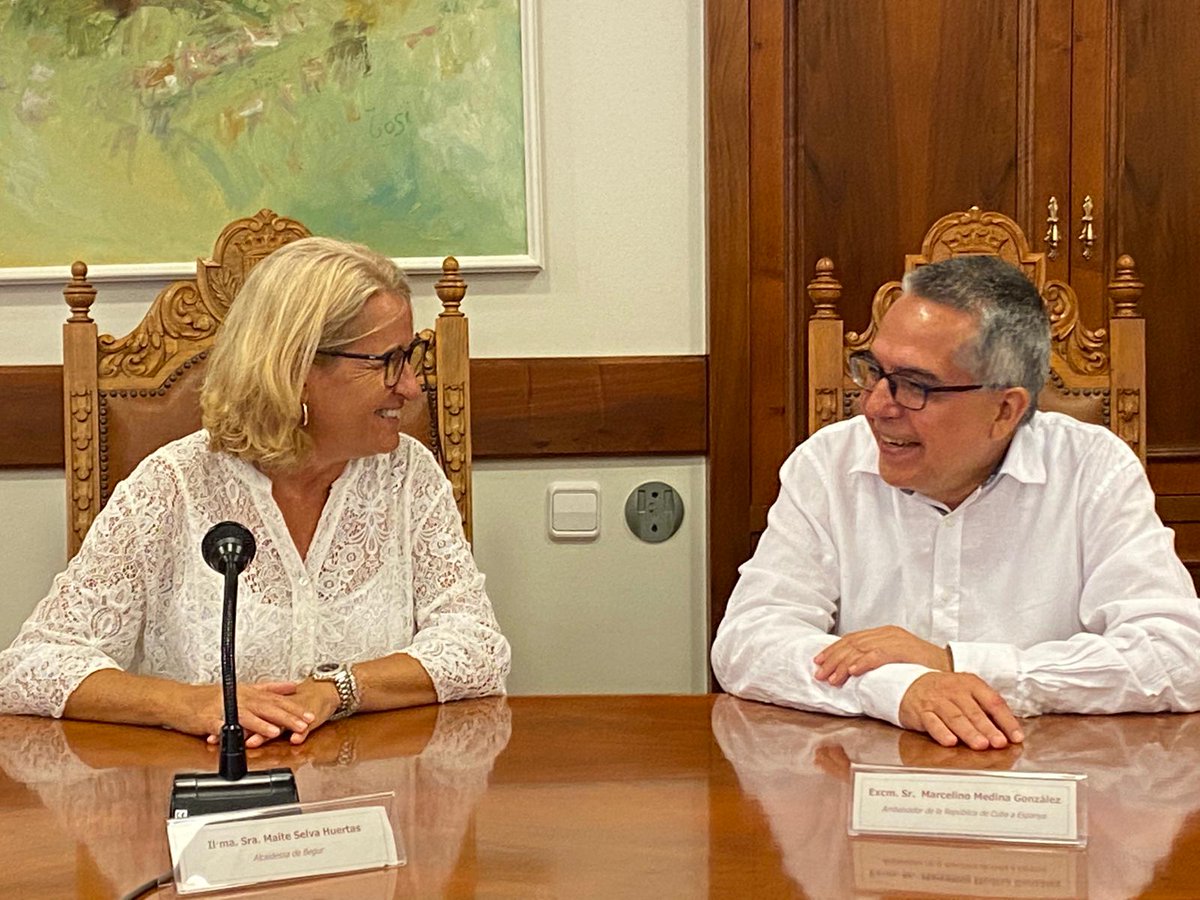 MMedina_Glez's tweet photo. Sostuve cordial encuentro con Maite Selva Huertas, Alcaldesa de Begur, donde intercambiamos sobre temas de interés mutuo y sobre los fuertes lazos con Cuba en este municipio de la provincia de Girona. https://t.co/uf2nl77BhA