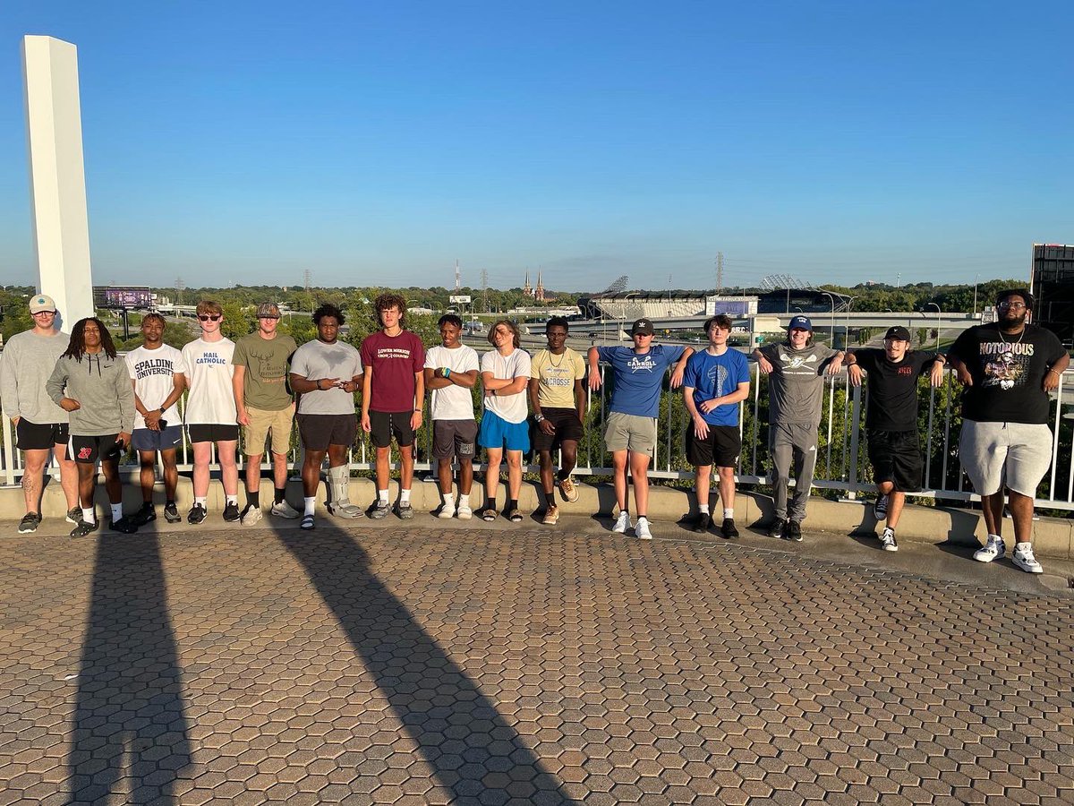 SpaldingMLAX's tweet image. Waterfront Wednesday with #team1 - walking to Indiana over the Big 4 bridge! Great evening off campus! #spaldingmenslacrosse #lacrosseinlouisville #collegelacrosse #ncaad3