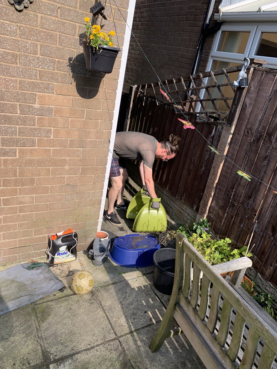 EarlestownCC's tweet image. Etown CC in the community again today. Led by the legend little Dave Sherer we have helped a local family get some jobs done. Thanks to Shane and Del, Cockney Stu, Ollie the Aussie and little Jack for helping out. 💙#etown