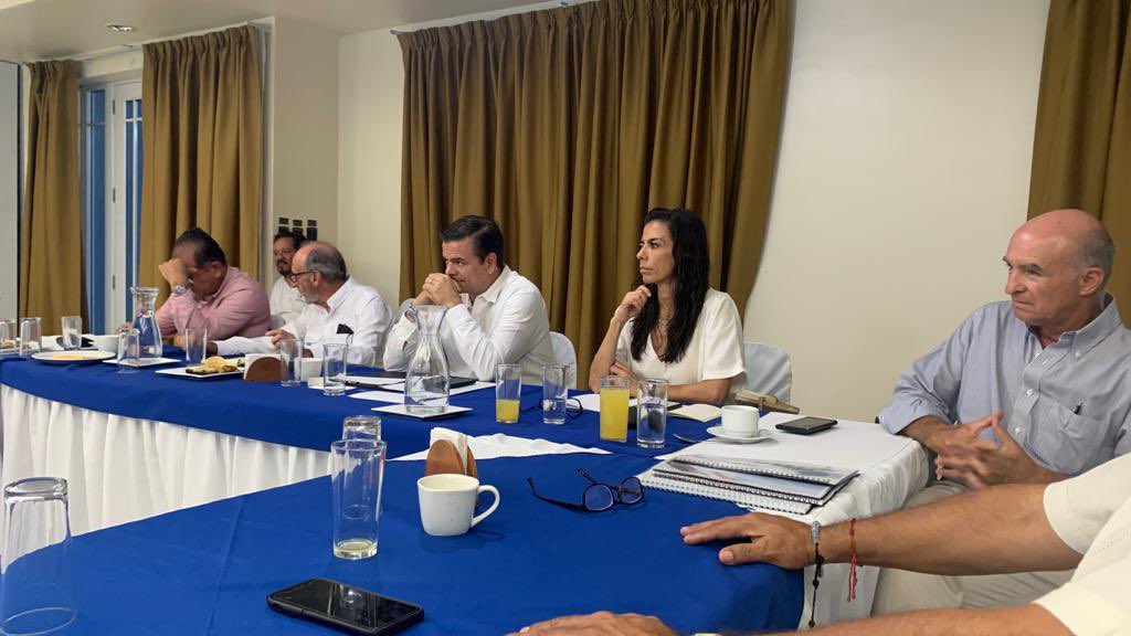 En Guatemala 🇬🇹 el secretario <a href="/garciamallitz/">Federico García</a> de la #SEDEC encabezó la Mision Tabasco-Petén <a href="/gdpeten/">Gobernación Peten</a>, con el objetivo de identificar oportunidades y delinear un plan de acción efectivo y robustecido para el intercambio comercial y turístico entre ambos Estados…1/4
