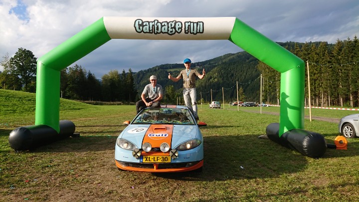 RealMenRealCars's tweet photo. De finish weer gehaald! 
#carbagerun #carbagerunNL #carbagerun2022 #carbagerunzomereditie #carbagerunmontenegro #carbagerunner #realmenrealcars #teamrealmenrealcars #ford #fordracing #fordcougar #fordcougarv6 #fordsofinstagram #gulf #gulfracing #blog #roadtrip #race #rally https://t.co/i0AmSdE4bd