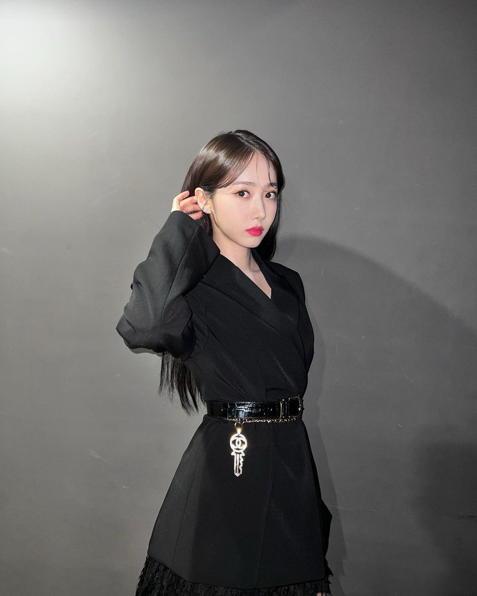 ArabViviz's tweet photo. 220902 |تحديث انستقرام #شينبي (bscenez):

🐱: 🍀🖤

#VIVIZ , #비비지 
@VIVIZ_official https://t.co/GGSE7OoriT