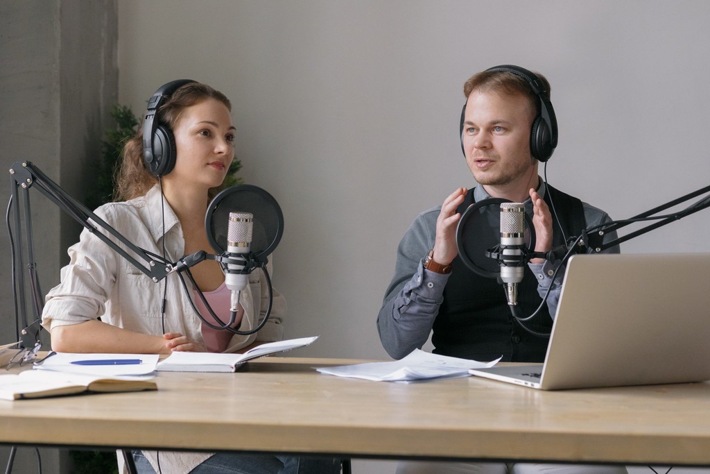 podcasthawk1's tweet photo. After all, you need to buy quality equipment and you also need to make sure that you have a website or service to help you to get your podcast out there.
Read the full article here:
▸ https://t.co/2kFD8q6sFR
#Podcast #Marketing #Podcastguest #FirstTimePodcaster #FutureGuests https://t.co/1fib4u8bvt