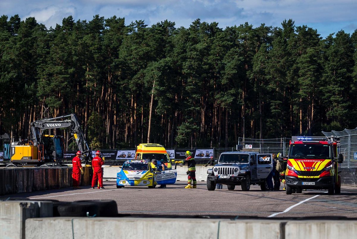 RX2eOfficial's tweet photo. Friday means preparation day!😜
✅Paddock Setup done
✅Cars ready by our #QEVTechTeam done
✅Scrutineering done
✅RX2e Drivers briefing done
✅TrackWalk done
✅Extrication exercises done
🫣Draw done
Ready for tomorrow? ✅Done
#Rallycross #RX2e |
@FIAWorldRX | @RigaRX https://t.co/iNuPhdeuNA