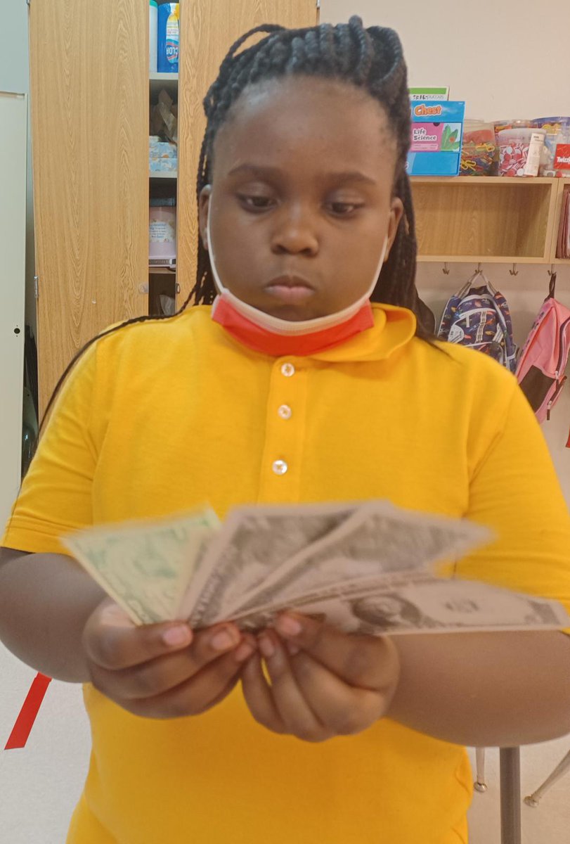 curtiswright72's tweet photo. Our @PeytonForestES are feeling good about themselves earning their classroom dollars and Tiger Bucks to earn incentives. #WeCanWeWill #MakeItRain @PBISRewards @SEL_APS @MsPTheCounselor https://t.co/yKIIuEoiCB