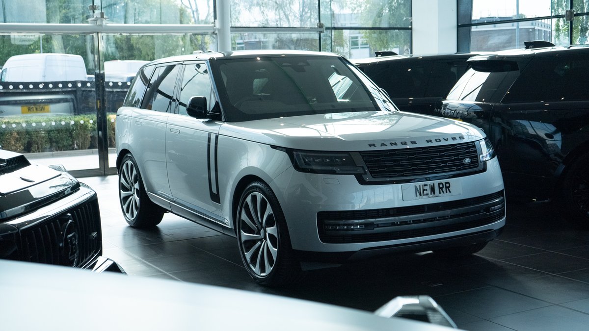 saxtonsofficial's tweet photo. Presenting the 2022 Range Rover. Photographed with our showroom as a backdrop with @carwow. View this car and many more new 2022 Range Rover's at https://t.co/SClHeSICSU
•
•
•
#newrangerover #newrange #newrr #rr #rangerover #2022rangerover #rangerover2022 #britishmade https://t.co/4v6sWb3ODC