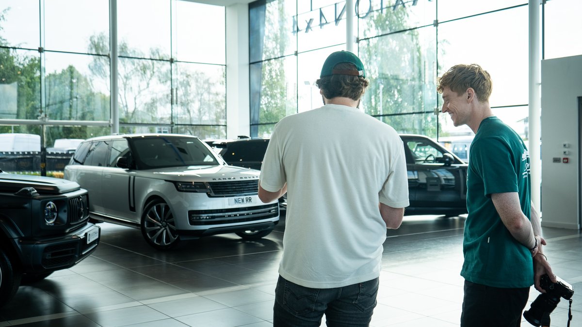 saxtonsofficial's tweet photo. Presenting the 2022 Range Rover. Photographed with our showroom as a backdrop with @carwow. View this car and many more new 2022 Range Rover's at https://t.co/SClHeSICSU
•
•
•
#newrangerover #newrange #newrr #rr #rangerover #2022rangerover #rangerover2022 #britishmade https://t.co/4v6sWb3ODC