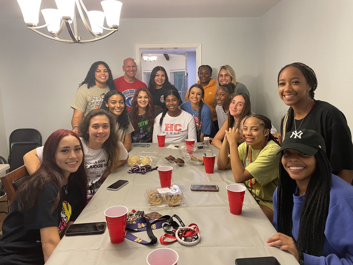 Last night we closed out our 2nd week of workouts at <a href="/CoachHyland/">Scott Hyland</a> place. With Food, snacks, and team bonding.  #MoretoCome #together #weattack 💥💪