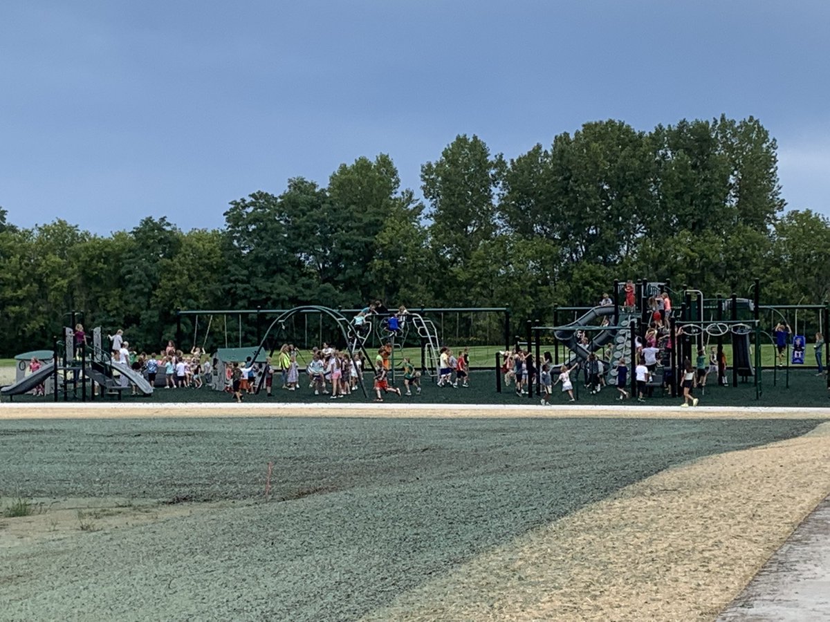 whsd_supt's tweet photo. Awesome to see our #VanguardPride elementary students enjoying the new playground! https://t.co/aKVq5bzbHB