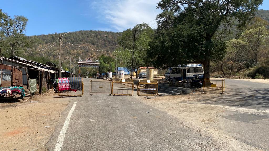 nkaggere's tweet photo. #JustIn:After successfully enforcing night-traffic ban at @Bandipur_TR, @nagaraholetr Reserves, #Karnataka now bans heavy vehicles to #TamilNadu passing via MM Hills during night from 9:00 pm to 6:00 am. Pic:TOI @TOIBengaluru #Tiger #MMHills #wildlife #TrafficAlert #TrafficBan https://t.co/pAnFhfX7m3