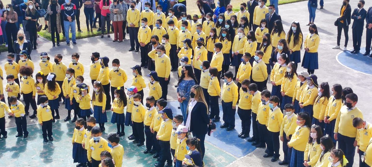 #Riobamba Cumpliendo las funciones de intendente de policía de Chimborazo, hice acto de presencia en la inauguración del año lectivo 2022-2023 en Unidad Educativa de las Américas. <a href="/DorianCaldern2/">Dorian Calderón</a>