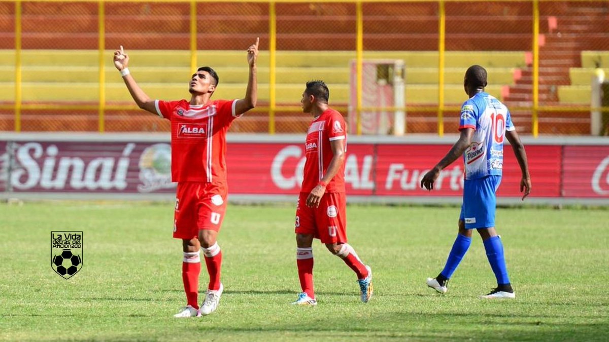 Si la montaña que subes parece cada vez más imponente, es que la cima está cada vez más cerca🏆⚽🇸🇻🔥!!!
¿Solo para conocedores a que equipo identificas y a que jugador reconoces? #historiadenuestrofutbol #recordaresvolveravivir #lvdda #futbolES #hechoenElSalvador #futbolnacional