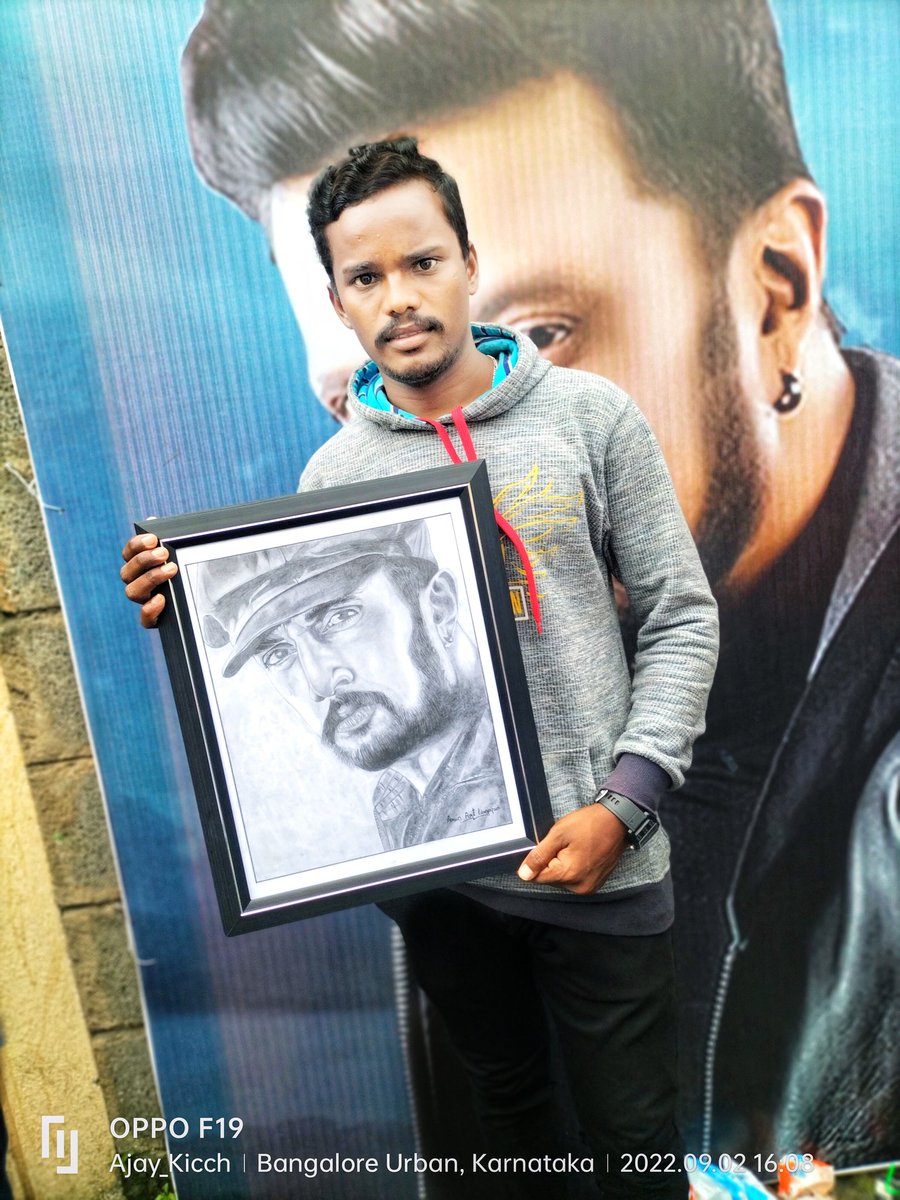 AjayKum09349880's tweet photo. ಅಭಿಮಾನಿಗಳ ಅಭಿಮಾನಿ ಆರಾಧ್ಯ ದೈವ ಕಿಚ್ಚ Boss✨❤️
     ನಮ್ಮ ದೇವರು 🙏
@KicchaSudeep ❤️

#KingKicchaBdayCDP https://t.co/0di1Dnp1IB