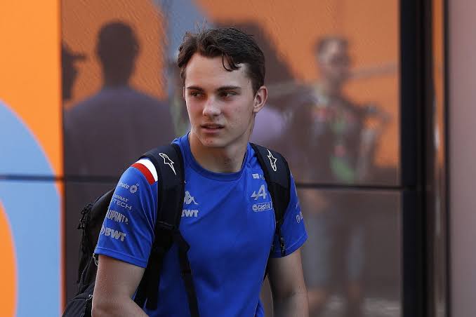 🗣️ Helmut Marko (Oscar Piastri hakkında):

Bu, daha önce F1 seansına hiç katılmamış bir sürücü için heyecan verici. Şimdiden kendisini baskı altına aldılar. Önümüzdeki sezon göstereceği performans çok daha kritik olacaktır.