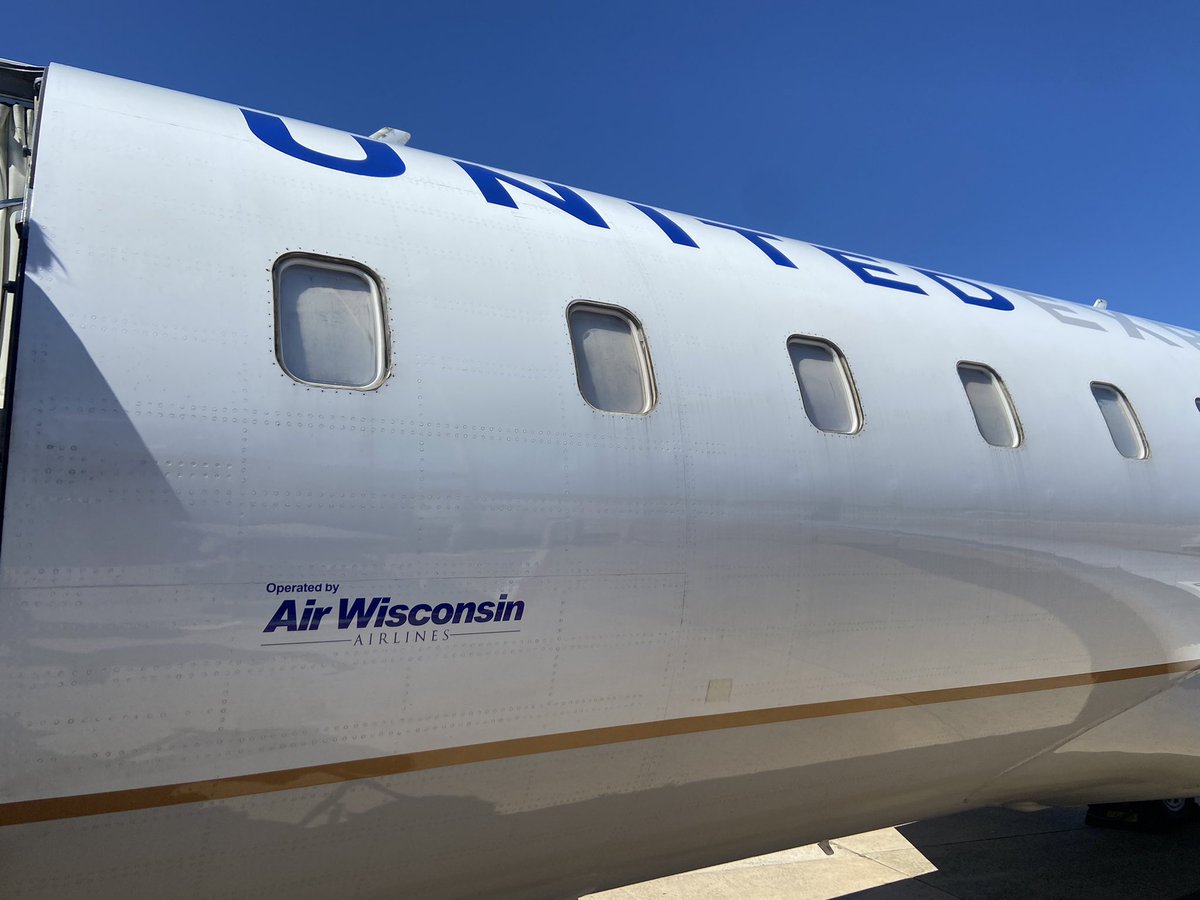 DavidWeaver's tweet photo. Thanks to the #pilots at Air Wisconsin for the great flight - and for all you do to #KeepFlyingSafe #TrainedForLife #ThankAPilot @ARWMEC @ALPAPilots https://t.co/yYZTAJ7zXm
