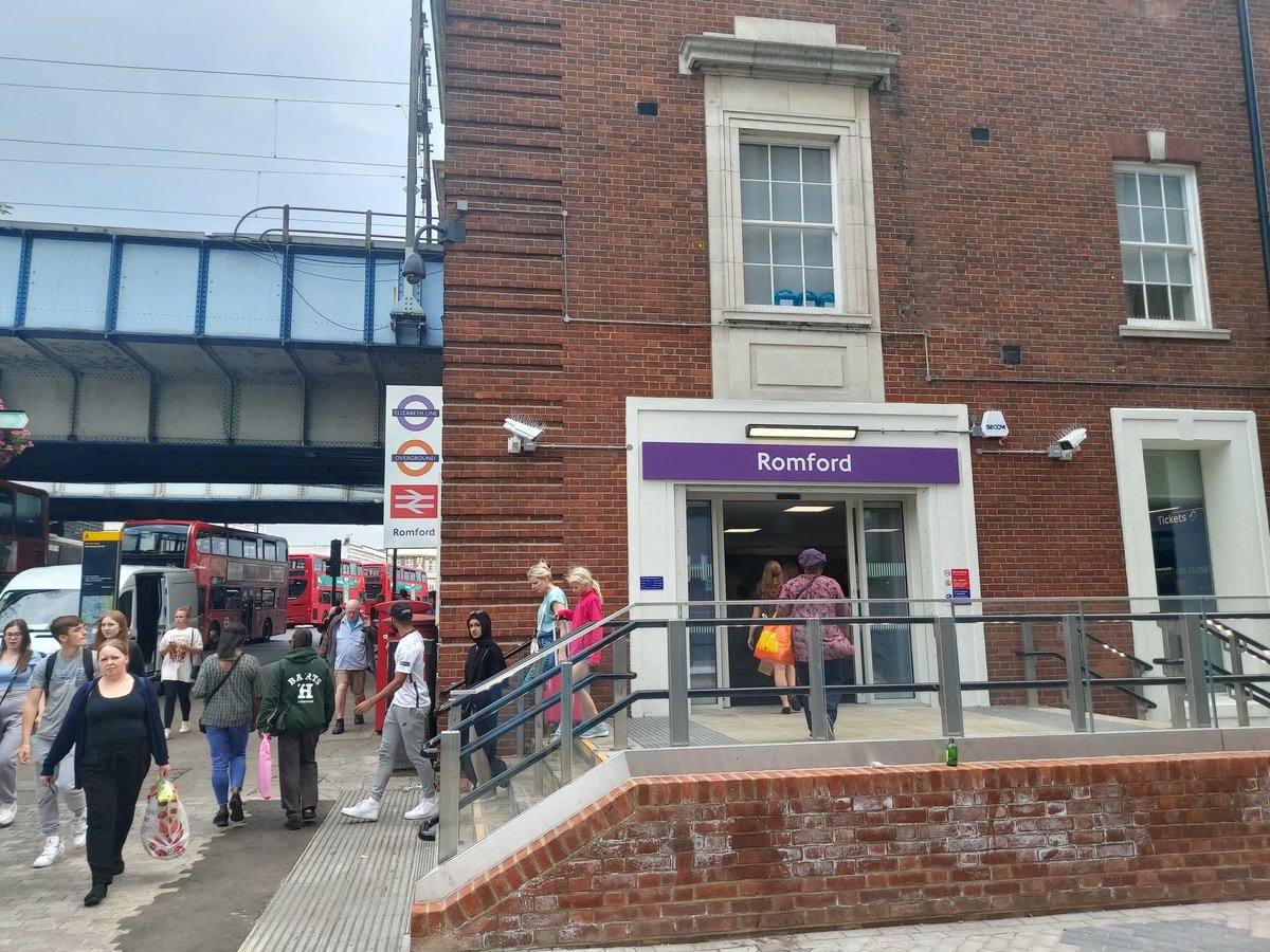 CazandMattHill's tweet photo. I took a peek at how the makeover of #Romford station in #EastLondon is progressing.
#TheElizabethLine #ElizabethLine #CrossLizPurp https://t.co/dE35VJJidL