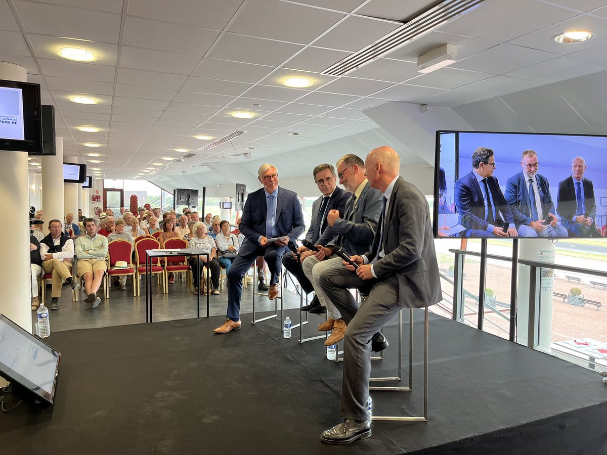 Laurent Poupart (@lpoupartgne) on Twitter photo Après une table ronde sur les aléas climatiques agricoles animée par <a href="/HENRYPatrick02/">HENRY Patrick</a> avec <a href="/Pascal_Vine/">Pascal VINE</a> <a href="/fdescrozaille/">Frédéric Descrozaille</a> et Robert Boitelle, place au météorologue Louis Bodin à La Capelle, qui accueille sa traditionnelle Foire aux fromages ce week-end. #agriculture <a href="/GroupamaNordEst/">Groupama Nord-Est</a> Après une table ronde sur les aléas climatiques agricoles animée par <a href="/HENRYPatrick02/">HENRY Patrick</a> avec <a href="/Pascal_Vine/">Pascal VINE</a> <a href="/fdescrozaille/">Frédéric Descrozaille</a> et Robert Boitelle, place au météorologue Louis Bodin à La Capelle, qui accueille sa traditionnelle Foire aux fromages ce week-end. #agriculture <a href="/GroupamaNordEst/">Groupama Nord-Est</a>