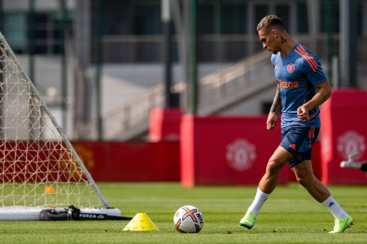 ManUtd's tweet photo. Look who's here! 👀

👋 @Antony00

#MUFC https://t.co/cdjyIZqbvY