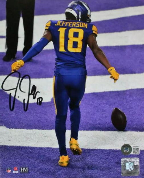 🚨Giveaway🚨

Let's celebrate the start of NFL by giving away an autographed certified 8x10 of Justin Jefferson.

To win you must:
1. Like this tweet
2. RT this tweet
3. Follow me
4. Follow <a href="/RunPureSports/">Run Pure Sports</a> 
5. Reply with the highest scoring week 1 fantasy player and their score