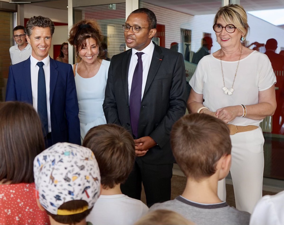 v_terrailnoves's tweet photo. Merci Mr le Ministre de l’Education Nationale @PapNdiaye de votre venue à @VilleBalma avec Mr le Recteur @MostafaFourar pour l’inauguration du groupe scolaire Simone Veil et l’échange riche et constructif que vous avez eu avec les enseignantes et enseignants. #EducationNationale https://t.co/VMOuE8GGFi
