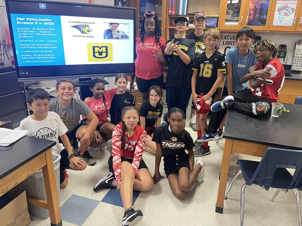 AVIDJeffMS's tweet photo. Even when our amazing @jmscyclones AVID 7 teacher is feeling under the weather, we can celebrate her on #CollegeColorsDay! https://t.co/LrVUuCqGo0