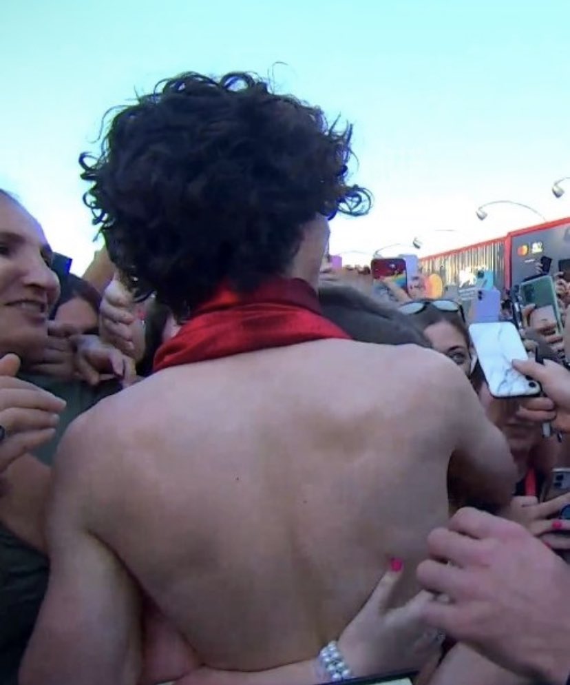 gsymlzz's tweet photo. ammaz u'fregn #Venezia79 https://t.co/kSwUJYWbSH