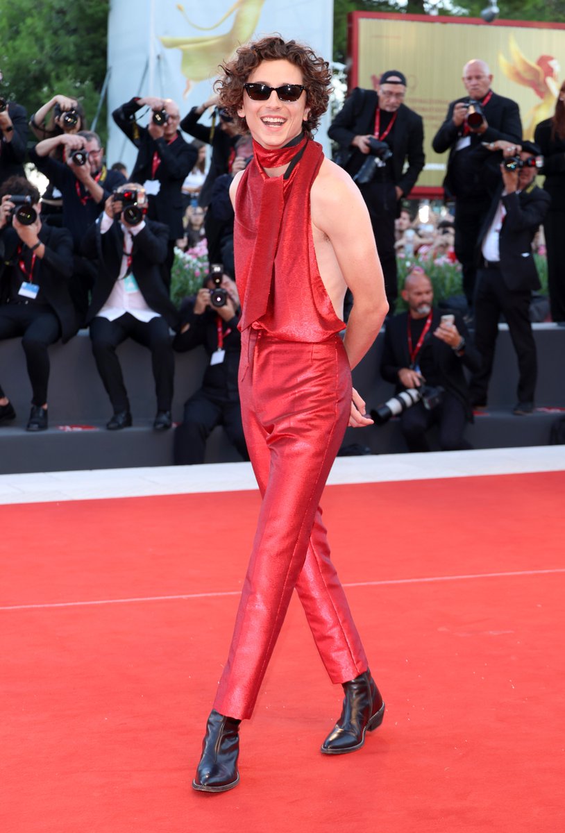 Timothée Chalamet arrives to the red carpet premiere of BonesAndAll at