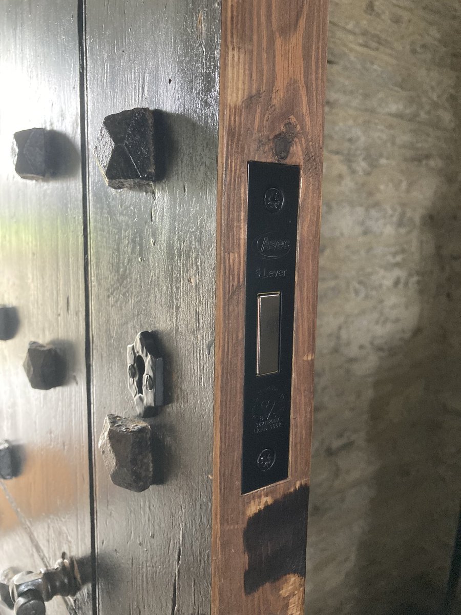 asaplocks's tweet photo. Aesthetics are important, especially when fitting to a 13th century medieval church. So we went with an antique twist to a modern solution. https://t.co/PbGwg5PGEn
