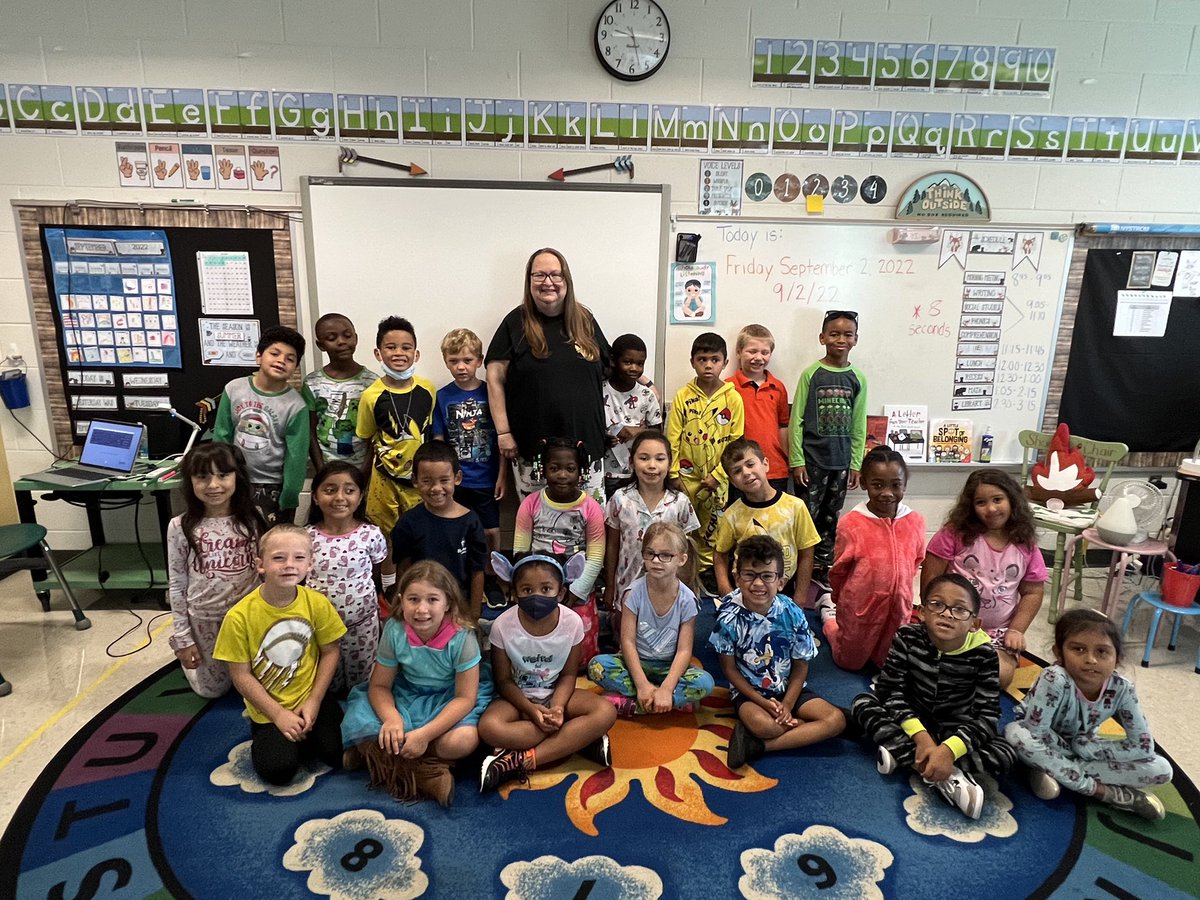 ashleymalk's tweet photo. We decided to ease into the three day weekend by making it pajama day in room 5. Enjoy your long weekend @CedarForestES wolves! See you Tuesday. https://t.co/fSMy46wALF