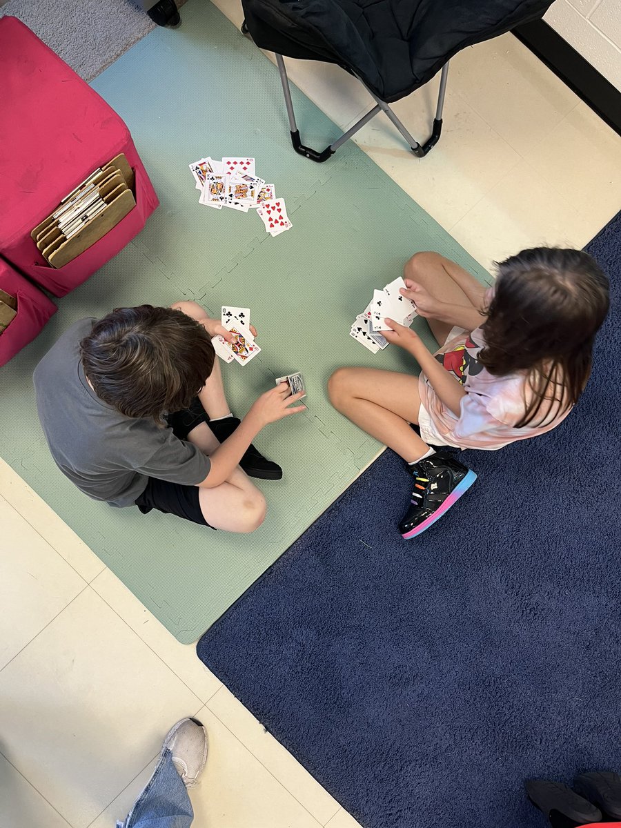 MsKlingerr's tweet photo. Manipulatives help math make sense! 🃏♠️♥️♣️♦️ @VV_Voyagers #fourthgraderocks https://t.co/2F2fIFjnS0