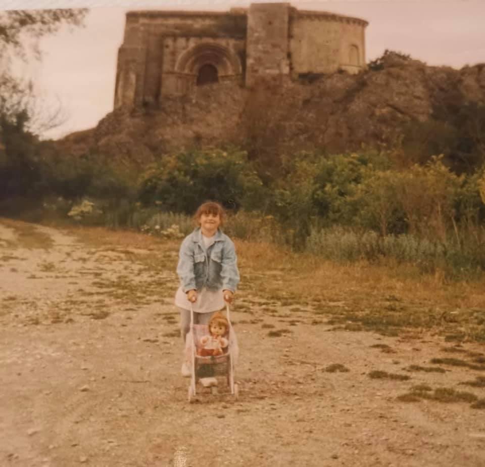Crispi_6's tweet photo. Acabo de terminar el epílogo de mi libro que es un homenaje a todos los custodios del románico.

Y aquí estoy llorando de la emoción 🥹 https://t.co/1k6qMnArhT